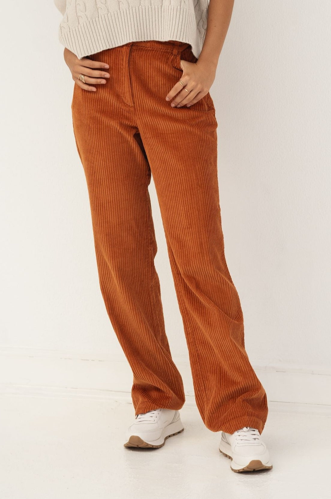 Naz women's corduroy cotton trousers in orange for women with elastic on the waist.