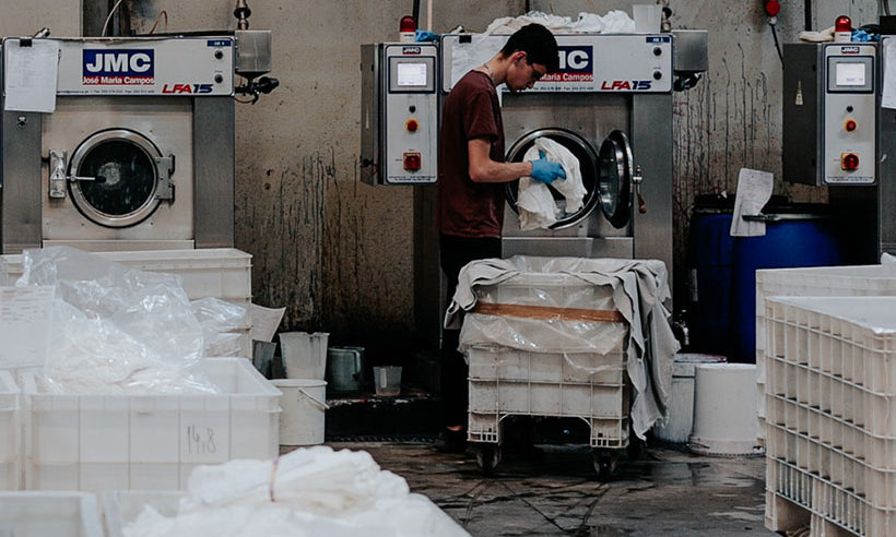 Meet Naz Factories. We pledge to work with local factories that highlight the craftmanship heritage in Portugal.