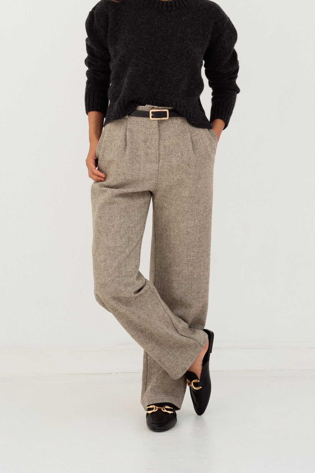 Naz women's 100% wool trousers with lining. With a straight-fit, made in Portugal.