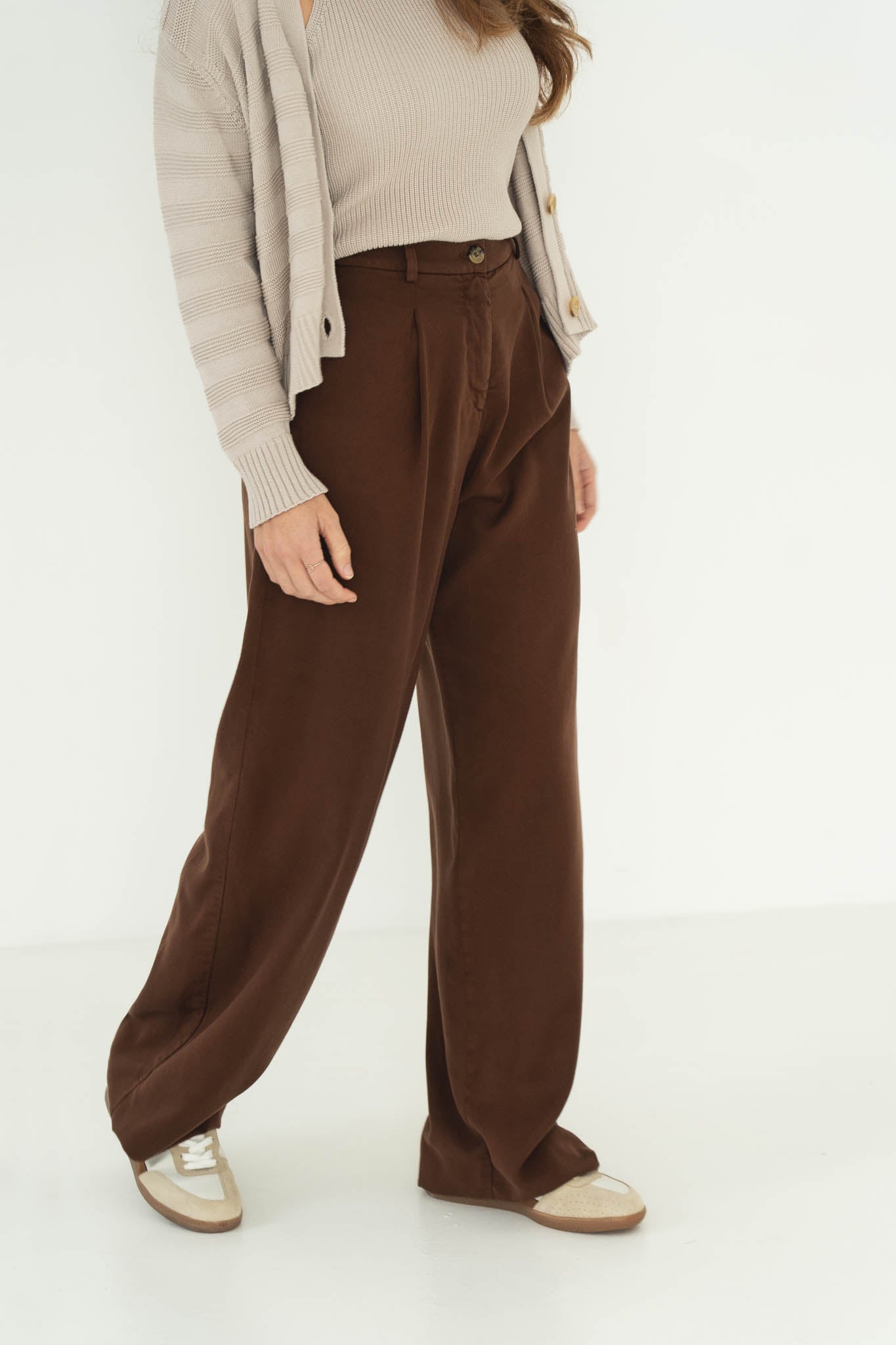 Essential Tencel Trousers for an Elegant Look