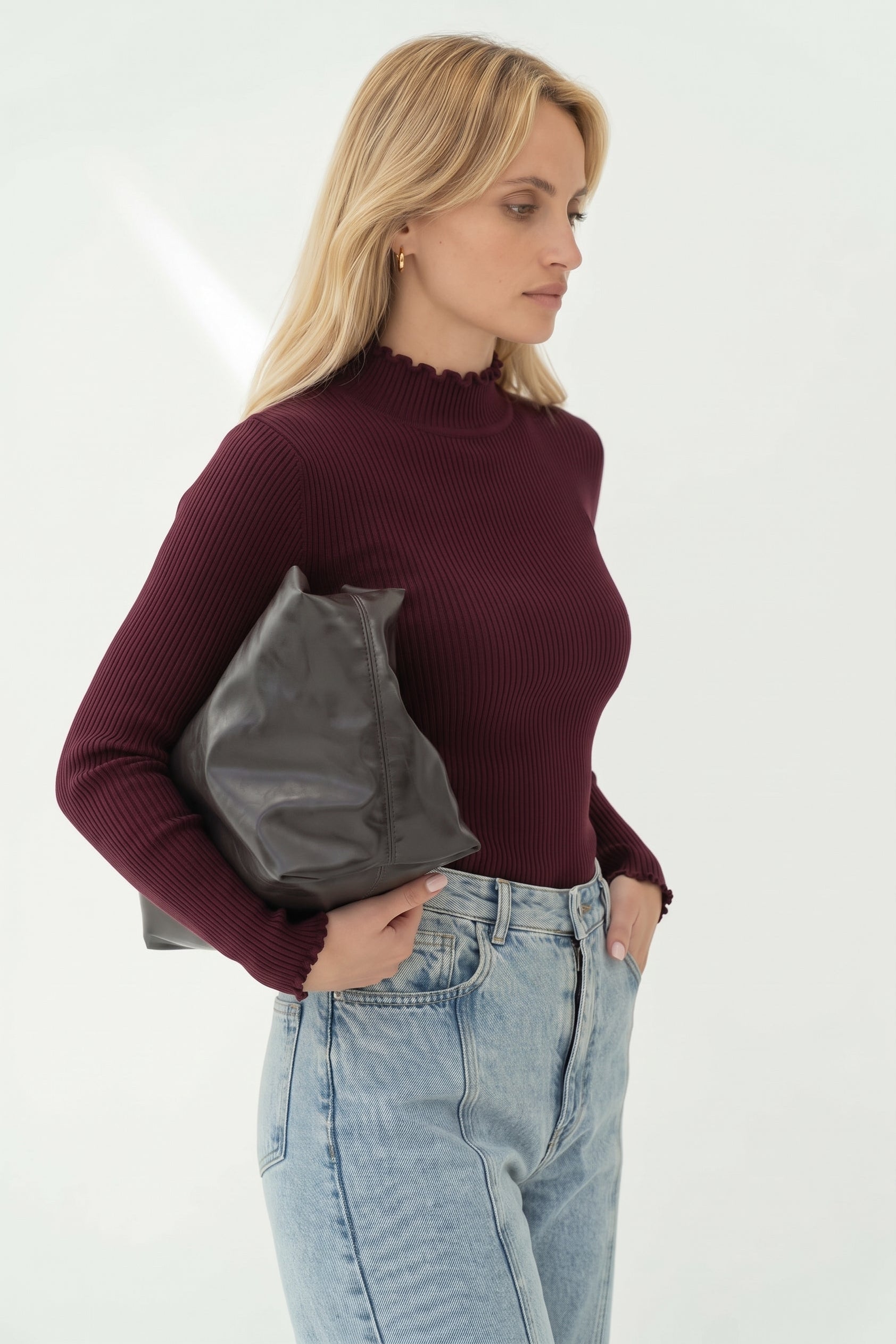 Ava Bordeaux Turtleneck - Näz-Sustainable Fashion Made in Portugal