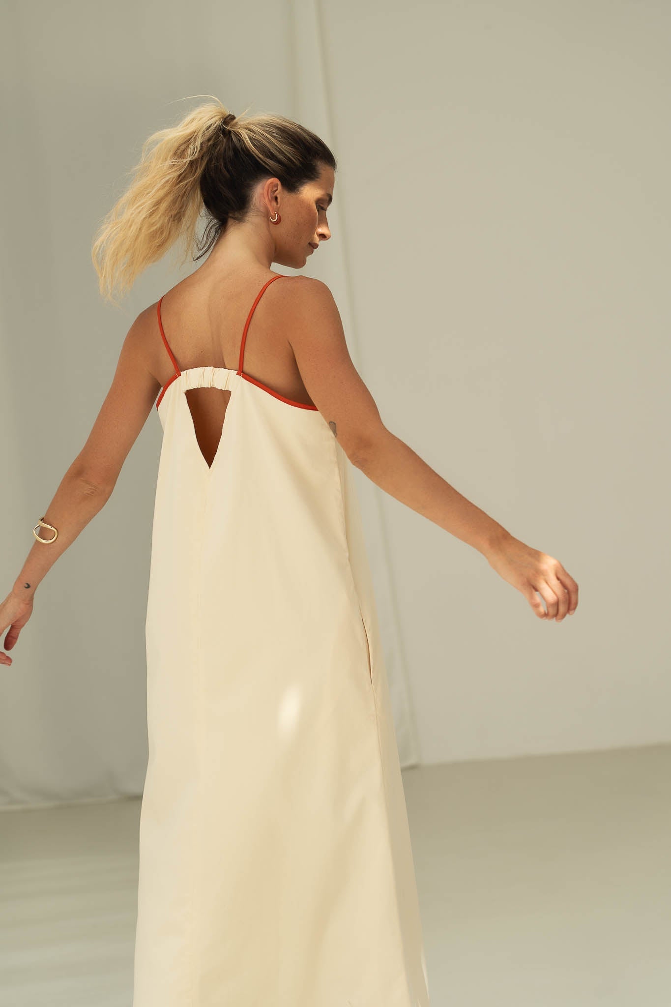 Eline Beige Frilled Dress - Näz - Sustainable Fashion Made in Portugal