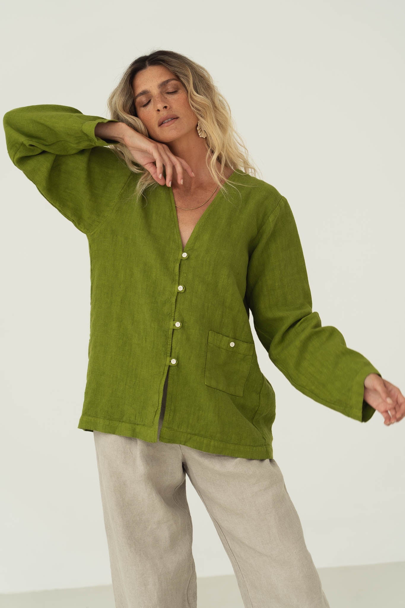 Emilia Green Linen Shirt - Näz - Sustainable Fashion Made in Portugal