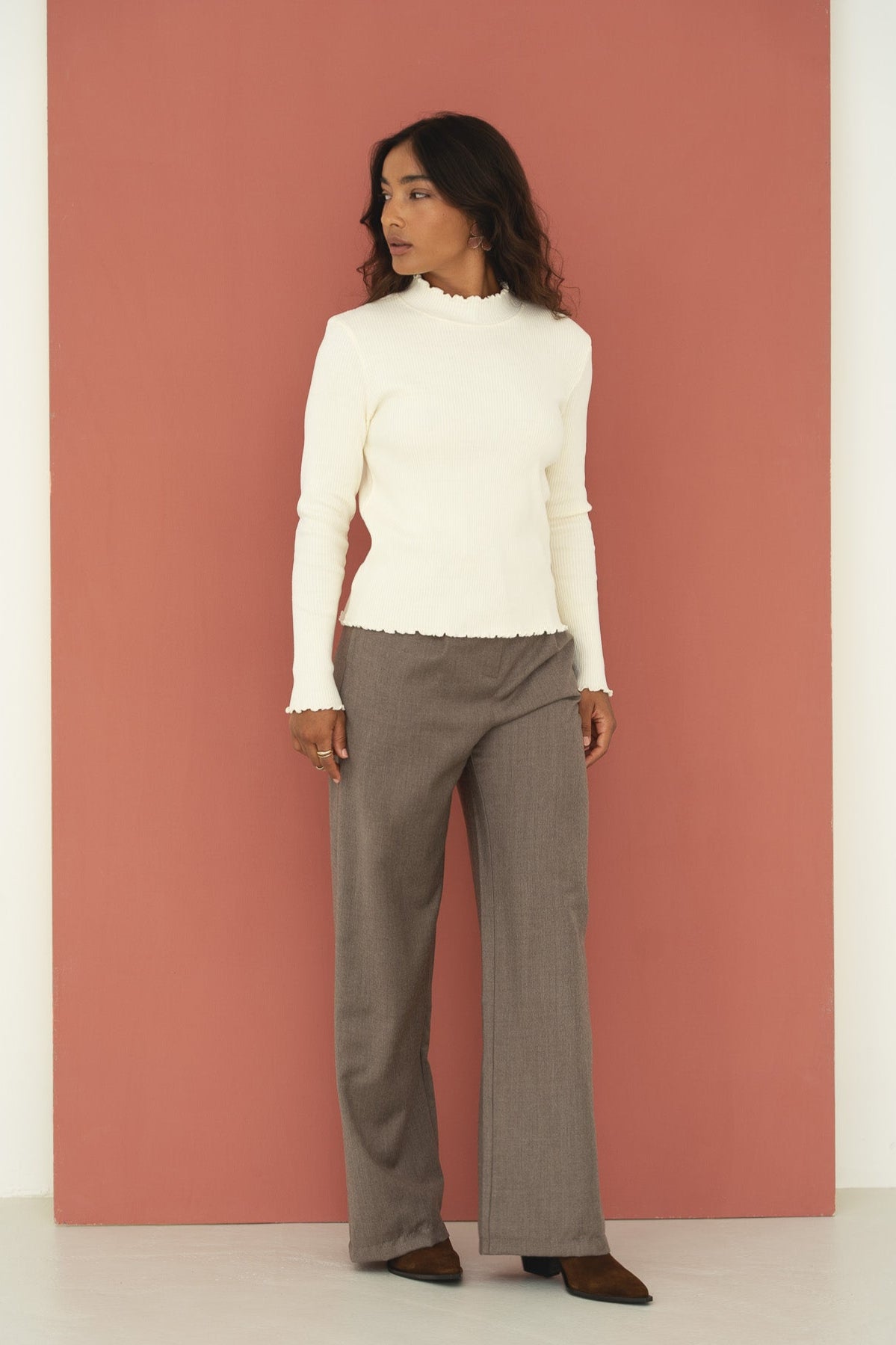 Women's Staple Wool Tailored Trousers in Beige – Näz