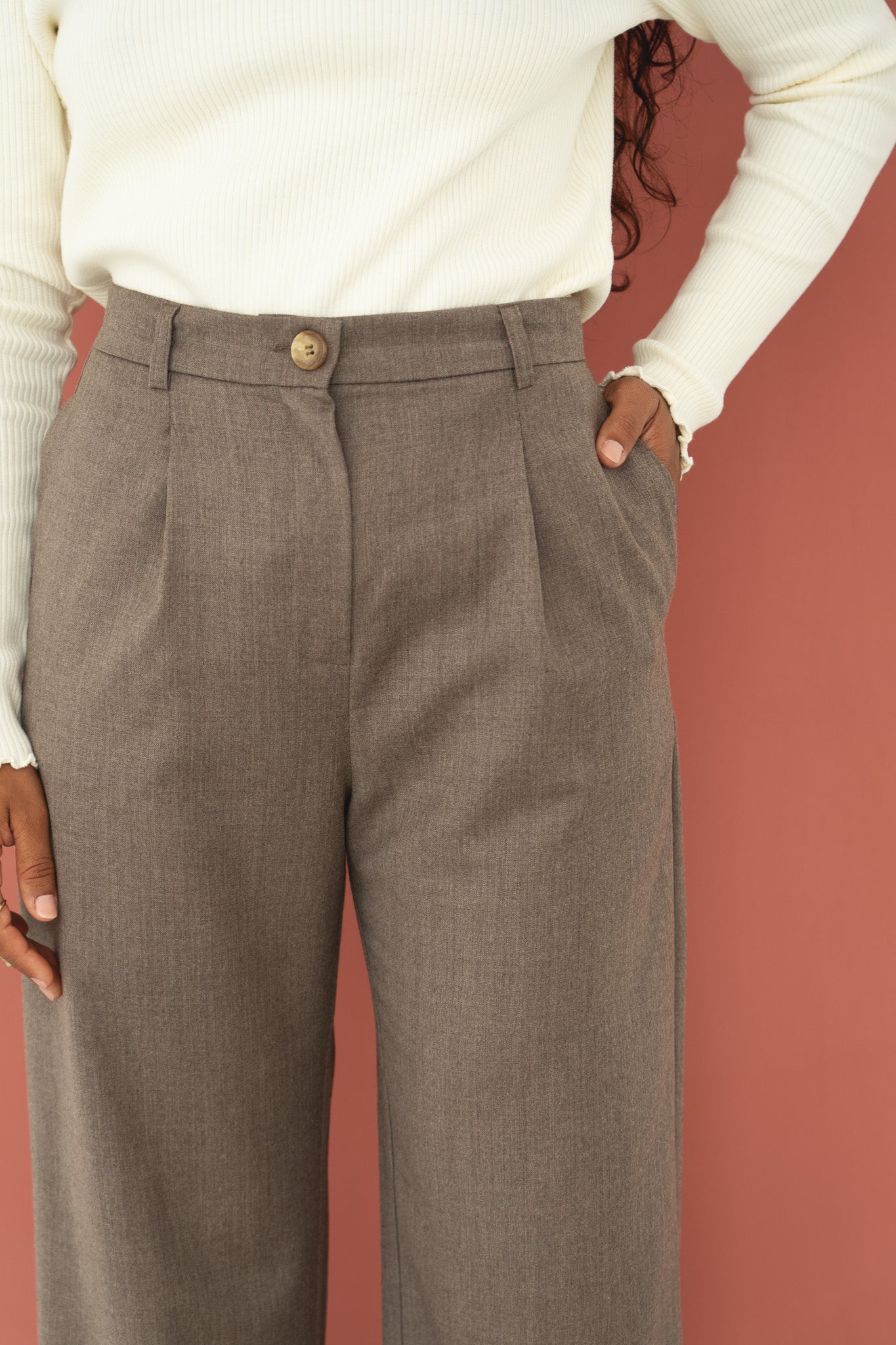 Women's Staple Wool Tailored Trousers in Beige – Näz
