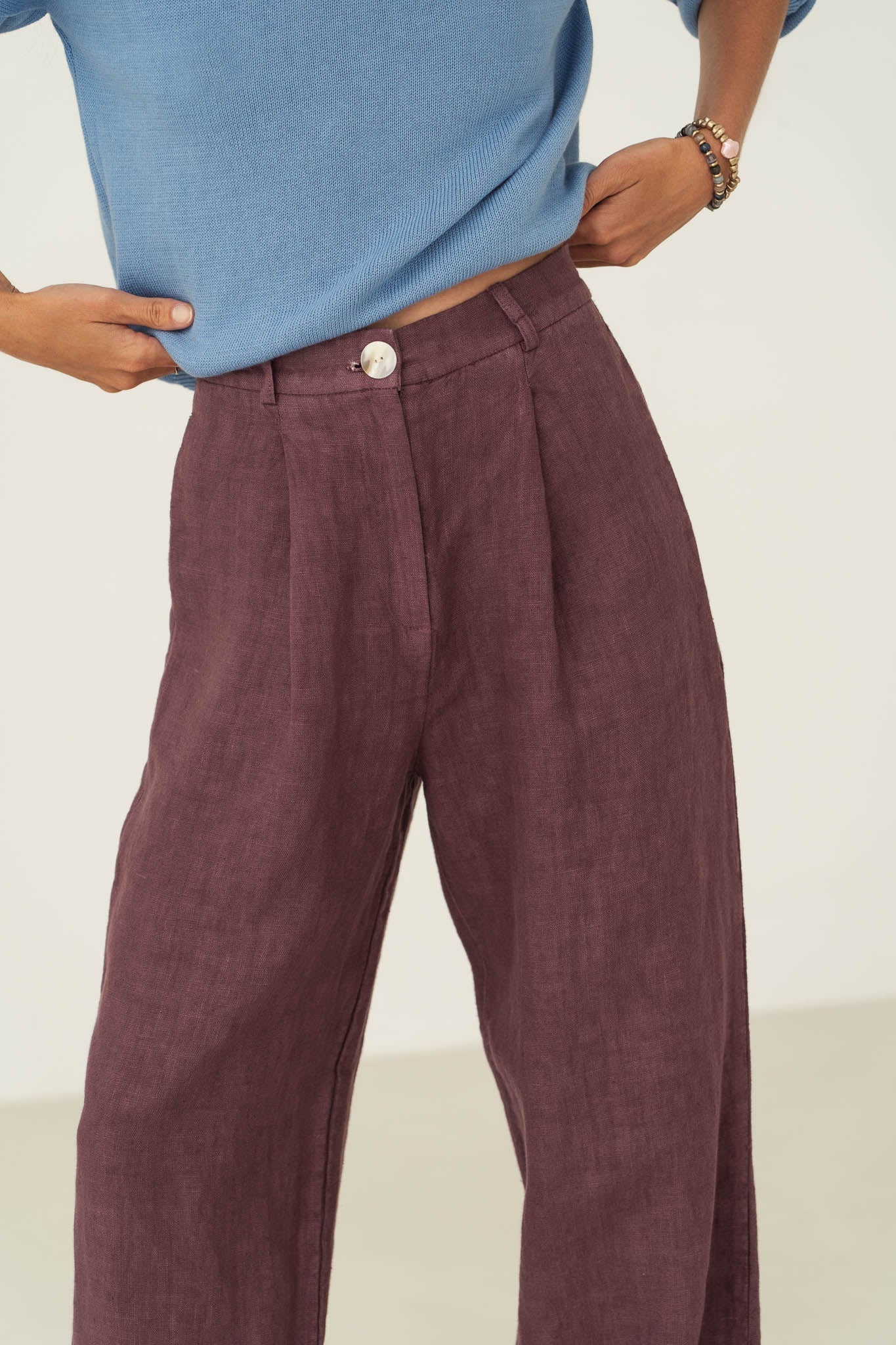 Mara Eggplant Linen Trousers - Näz - Sustainable Fashion Made in Portugal