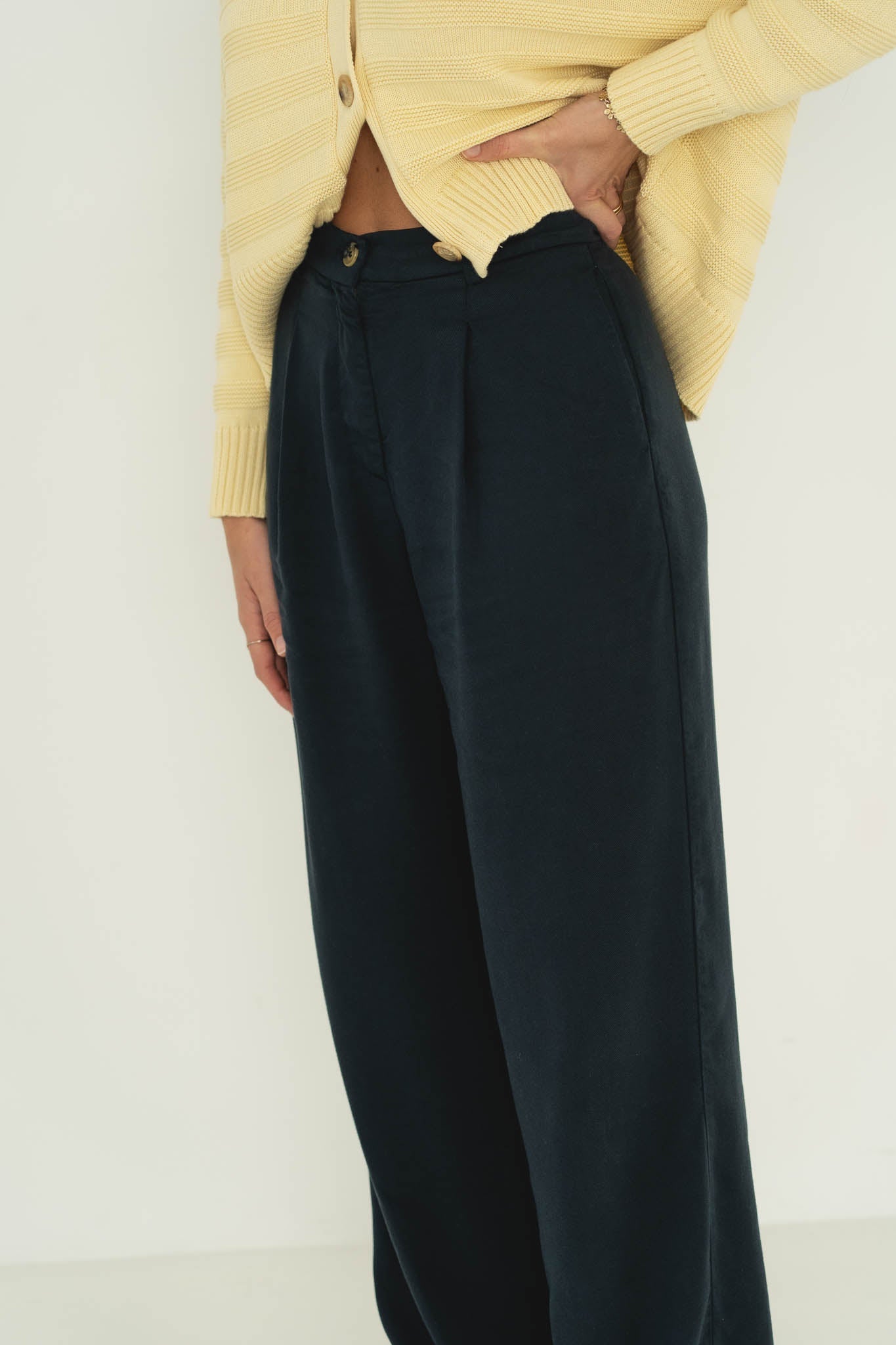 Mara Navy Tencel Trousers - Näz - Sustainable Fashion Made in Portugal