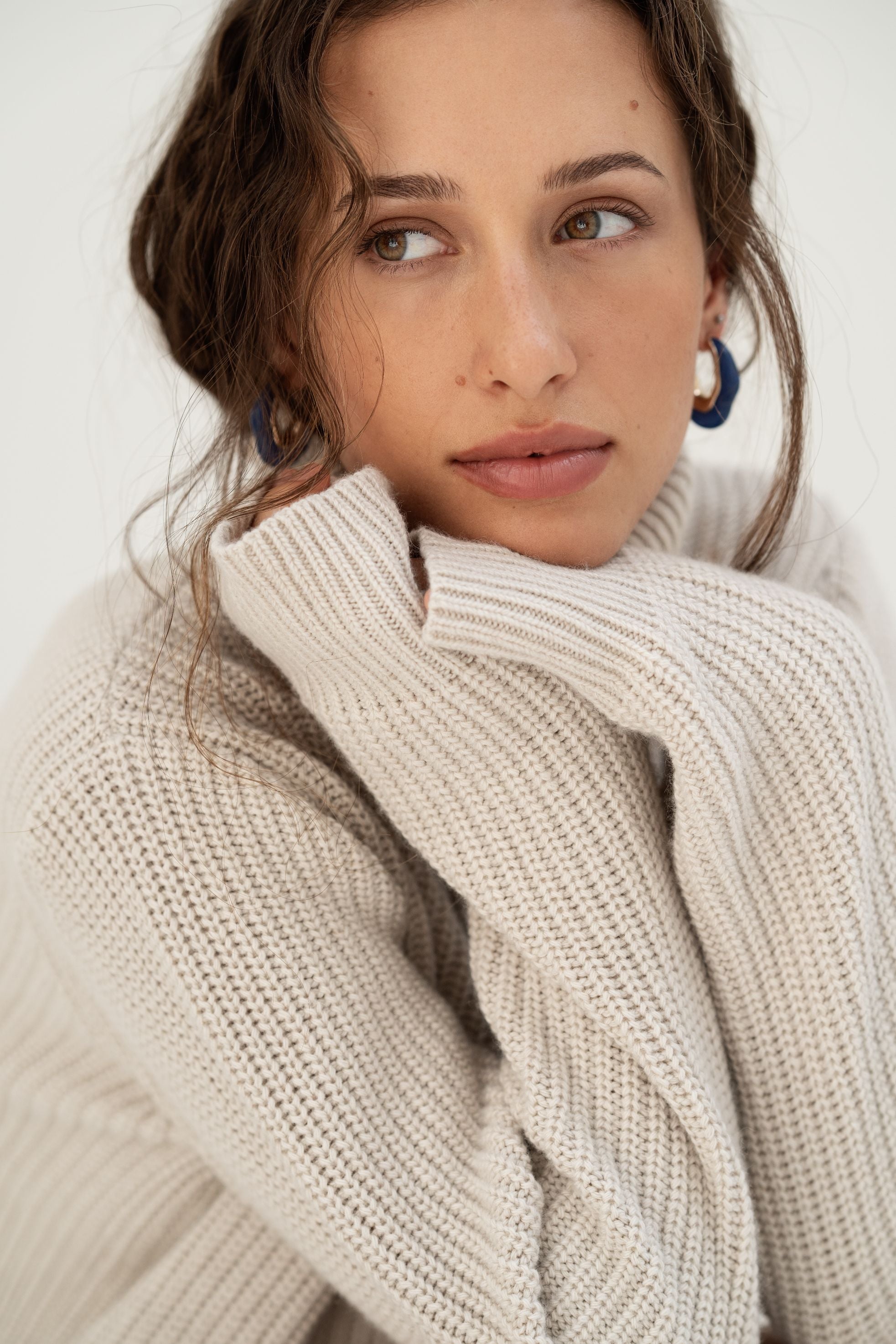 Cozy Naz women's wool turtleneck, perfect for winter made from recycled fibers in white. 