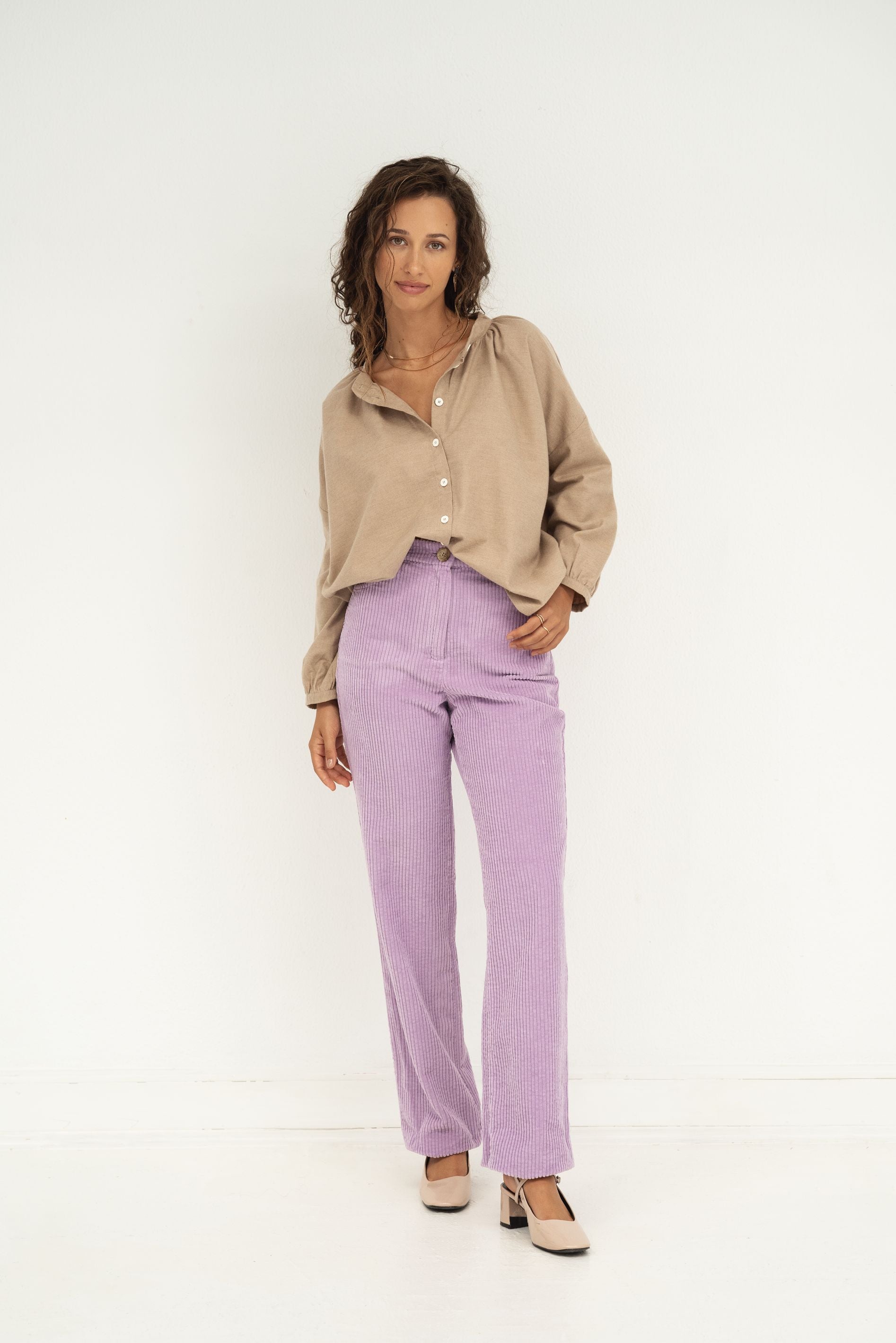 Naz women's lilac corduroy cotton pants with high-waisted and relaxed fit. Made in Portugal. 