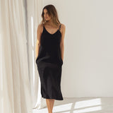 Naz women's linen dress. Features side pockets and side slits. Sustainably made in Portugal.