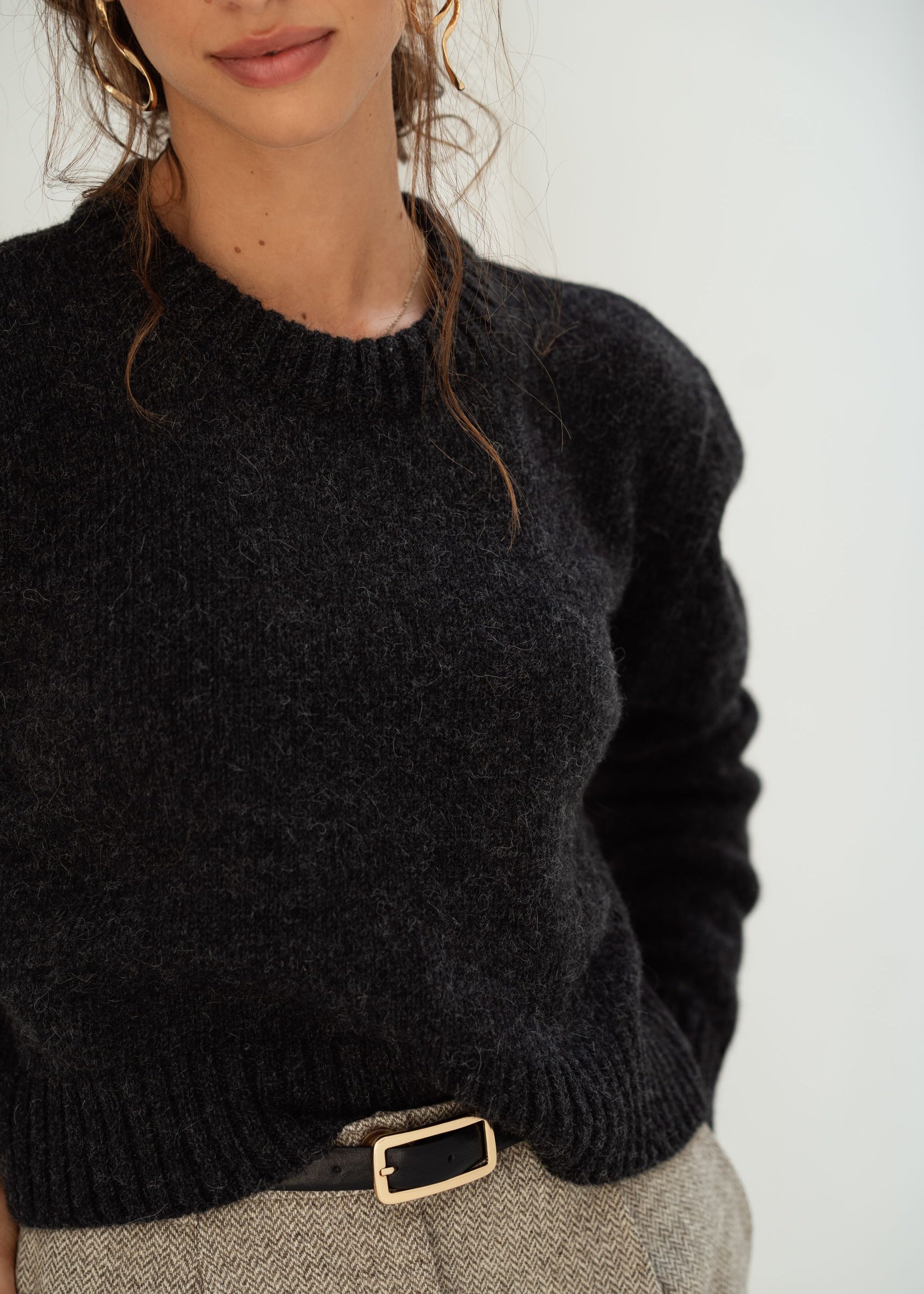 Naz women's alpaca and wool sweater made from 100% recycled fibers in black. Made in Portugal.