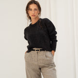 Sustainable warmth: Women's crewneck jumper made from recycled wool & alpaca blend in black.