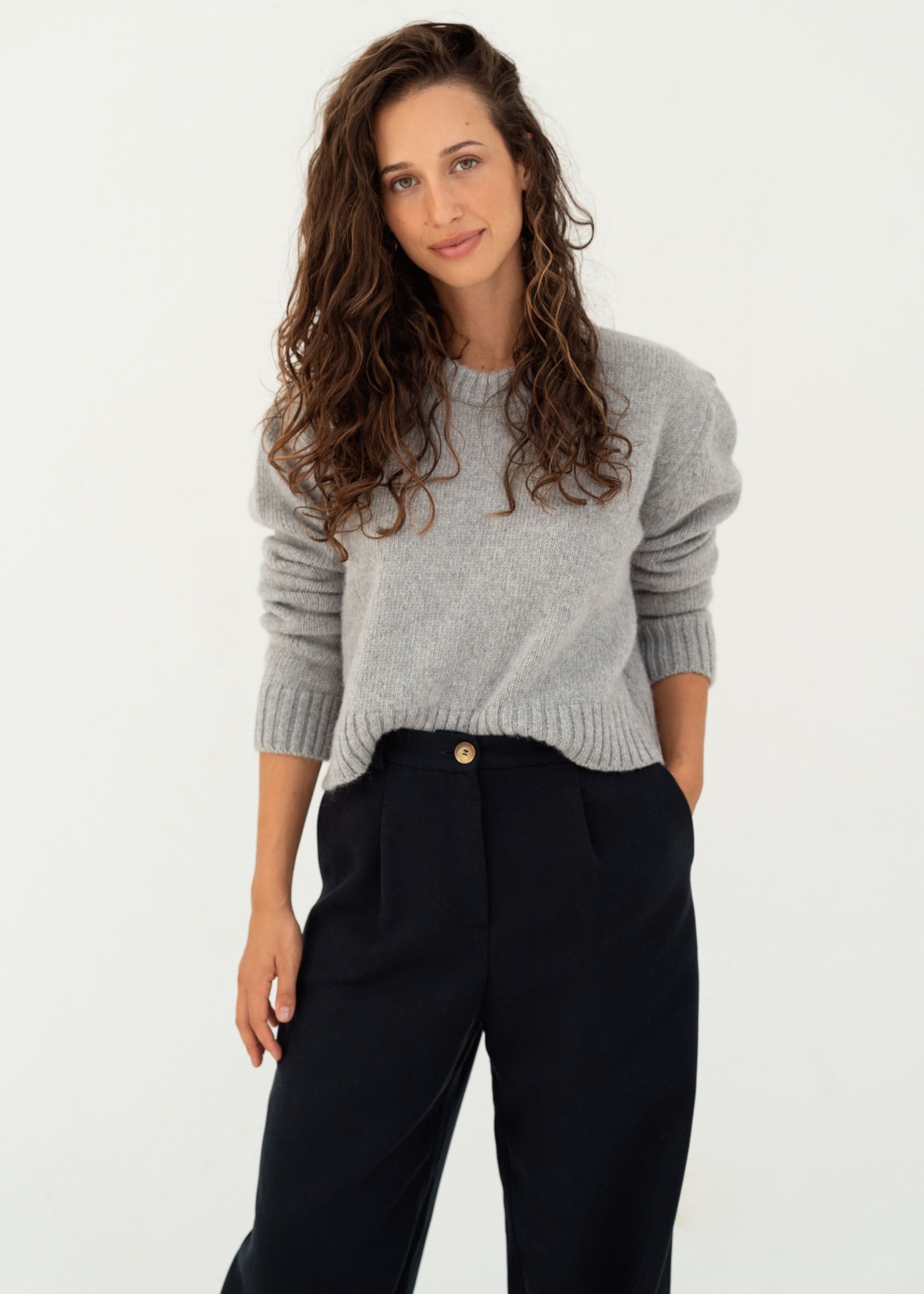 Naz women's alpaca and wool jumper made from 100% recycled fibers in grey. Oversized cropped fit.Produced ethically in Portugal.